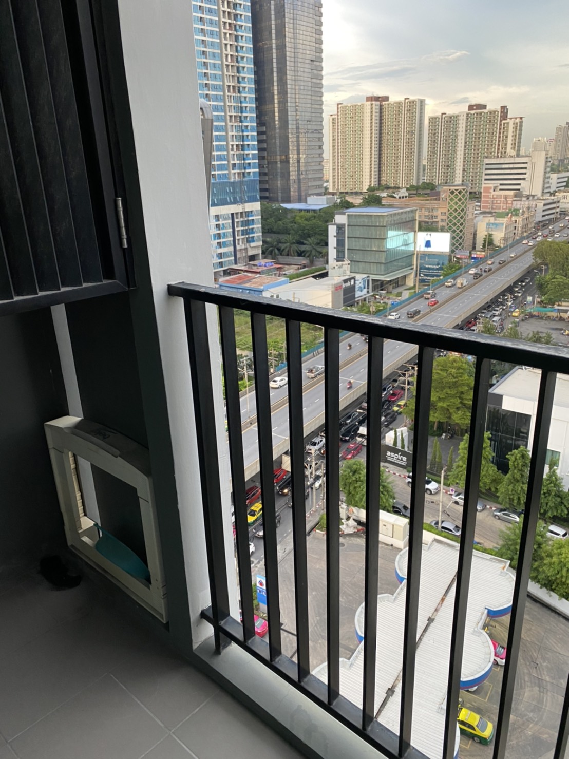 ให้เช่าคอนโด Condolette Midst Rama 9 (คอนโดเลต มิสท์ พระราม 9) ห้องสตูดิโอ 1 ห้องน้ำ ขนาด 23 ตรม ชั้น 14 ทิศตะวันออกไม่ร้อน ไม่มีตึกบัง วิวดีมาก ราคาเช่า 14,000 บาท