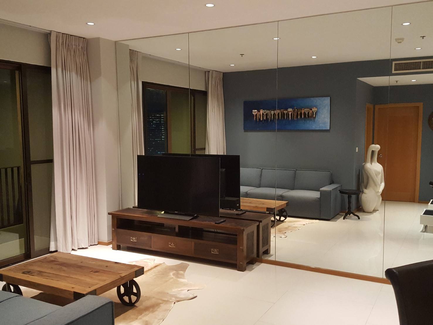 ขาย / ให้เช่าคอนโด The Emporio Place (ดิ เอ็มโพริโอ เพลส) 1 ห้องนอน 1 ห้องน้ำ ขนาด 65 ตรม