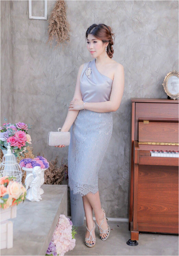 ชุดออกงาน/ชุดไปงานแต่งงานสีเทา ไหล่เฉียง ทรงเข้ารูป แนวเรียบหรู สวยสง่า