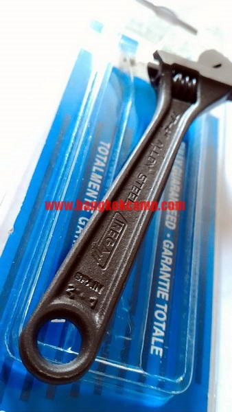 ประแจเลื่อน IREGA ขนาด 4 นิ้ว สเปน Made in Spain ใหม่ แท้. (แพ็คฟ้า)