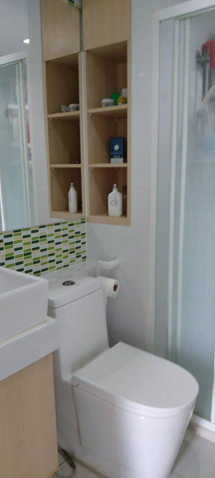 ขายคอนโด The Green Condo 3 เดอะ กรีน คอนโด 3 เฟส : 3 ชั้น: 7 แบบ 1 ห้องนอน 1 ห้องน้ำ 1 ห้องนั่งเล่นและ 1 ห้องครัว ขนาด 31.5 ตารางเมตร