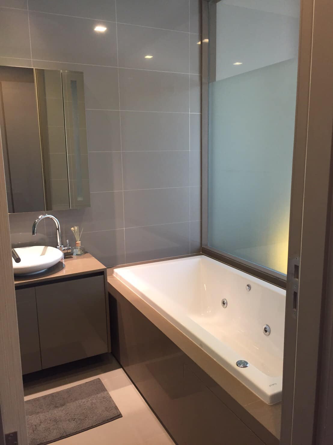 ให้เช่า M Silom (เอ็ม สีลม) อนุญาตเลี้ยงน้องหมา น้องแมวได้ ชั้น 11 fully Furnished. 1 ห้องนอน