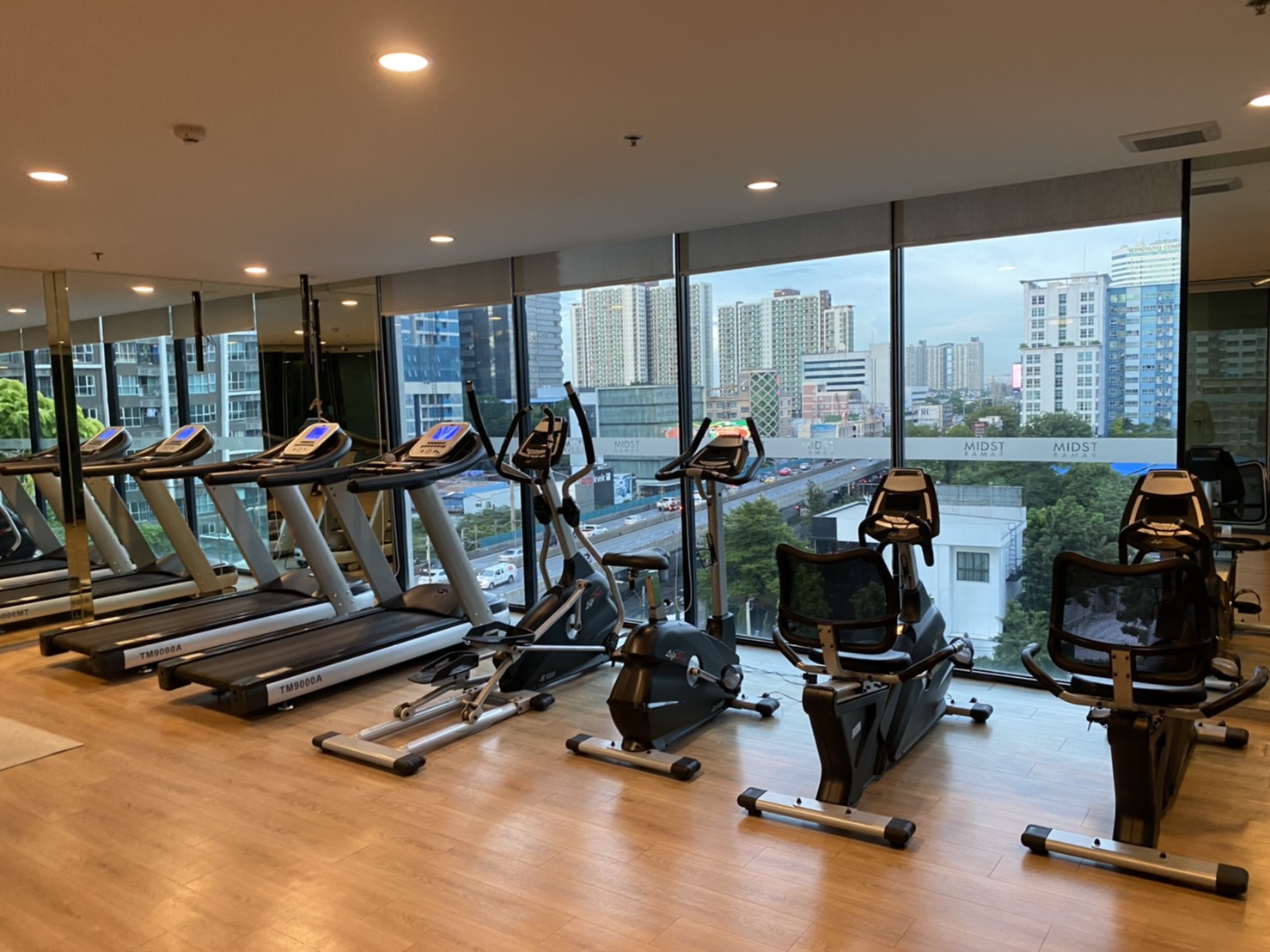 ให้เช่าคอนโด Condolette Midst Rama 9 (คอนโดเลต มิสท์ พระราม 9) ห้องสตูดิโอ 1 ห้องน้ำ ขนาด 23 ตรม ชั้น 14 ทิศตะวันออกไม่ร้อน ไม่มีตึกบัง วิวดีมาก ราคาเช่า 14,000 บาท