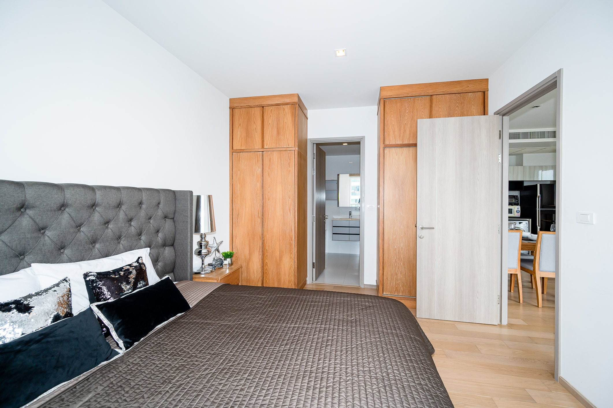 ให้เช่าคอนโด HQ by Sansiri (เฮช คิว บาย แสนสิริ) มีทั้งแบบ 1-2 ห้องนอน ห้องใหม่ยังไม่เคยพัก