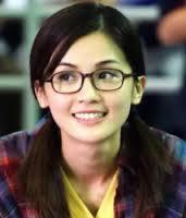 การเลือกแว่นให้เข้ากับใบหน้านั้นเป็นเรื่องที่ยากสำหรับทุกๆคน การเลือกแว่นให้เข้ากับใบหน้านั้นจำเป็นอย่างมากที่จะทำให้คุณดูดีสวยและหล่อมากขึ้น ศูนย์แว่นยูออฟติคให้ความสำคัญกับการเลือกแว่นให้เข้ากับหน้าตาของลูกค้ามากที่สุด โดยการเลือกแว่นโดยผู้เชี่ยวชาญ และเทคโนโลยีรุ่นใหม่ คุณจะหมดปัญหาในการกรอบแว่นสายตา แว่นกันแดด กรอบแว่นกันแดด และแว่นสายตาอีกต่อไป เปลี่ยนปัญหาว่าตัดแว่นที่ไหนดี ตัดแว่นร้านไหนดีอีกต่อไป