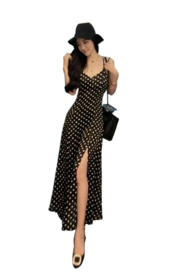 fashionstory Maxi dress เดรสยาวสำหรับผู้หญิงลายจุดสายเดี่ยวด้านหลังไขว้ - สีดำจุดขาว
