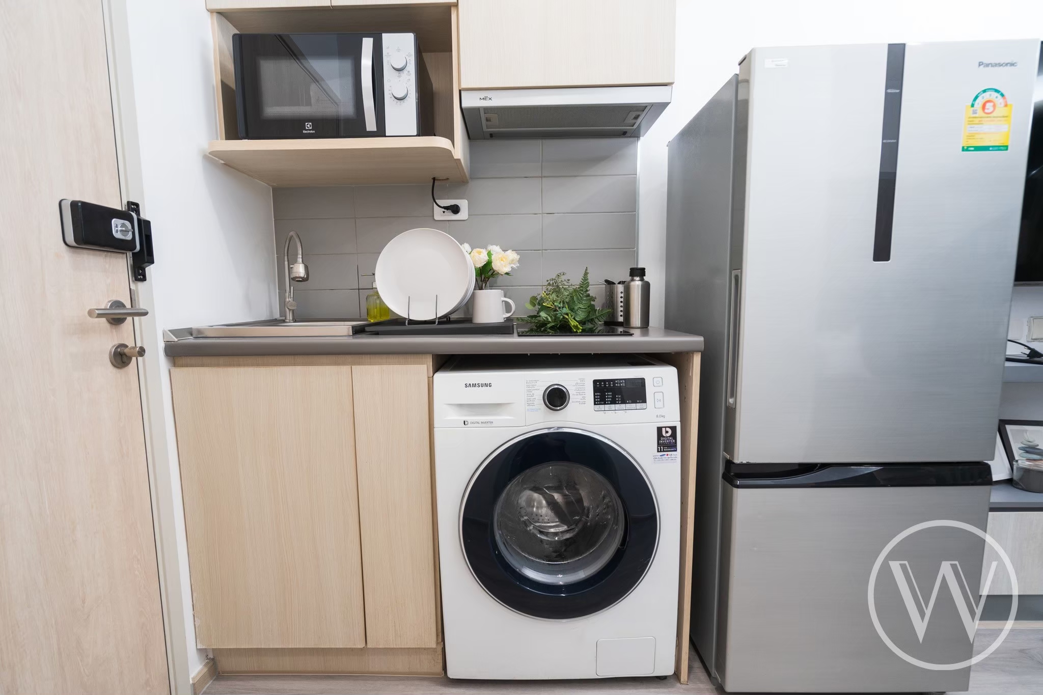 ขายคอนโดหรูติด BTS บางนา IDEO MOBI Sukhumvit Eastgate ไอดีโอ โมบิ สุขุมวิท อีสท์เกต ห้องสตูดิโอขนาด 22 ตร.ม. ชั้น 11 วิวสระว่ายน้ำ