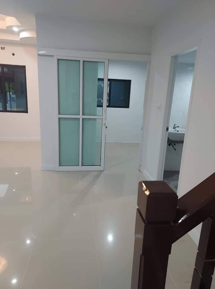 ขายบ้านเดี่ยว 2 ชั้น 56 ตร.วา 3 ห้องนอน 2 ห้องน้ำ โครงการ บ้านฟ้าปิยรมย์ เนสโต้ วงแหวนลำลูกกา-คลอง 6 บ้านหลังที่ 3 นับจากหน้าโครงการ