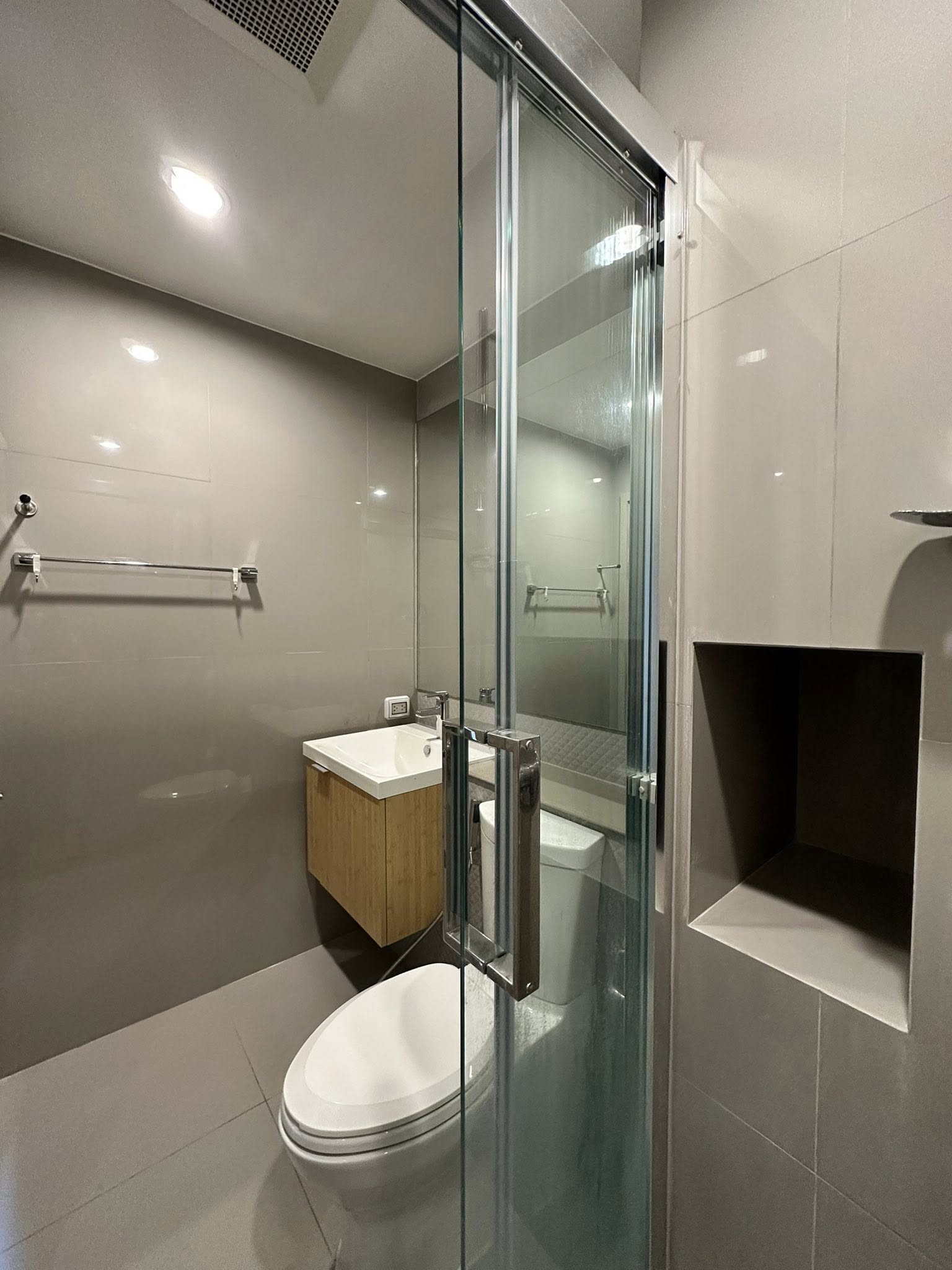 ðĄâĻ āļāļēāļĒāļāļāļāđāļ āļāļĢāđāļāļĄāļāļđāđāđāļāđāļēāđāļŦāļĄāļēāļ°āļŠāļģāļŦāļĢāļąāļāļāļąāļāļĨāļāļāļļāļ āđāļāļāļ° āđāļāļĢāđāļ§āļāļĩāđ āļāđāļēāļāļĢāļ° āļāļīāļāđāļāļāļĢāđāđāļāļāļāđ / The Privacy Thaphra Interchange âĻ