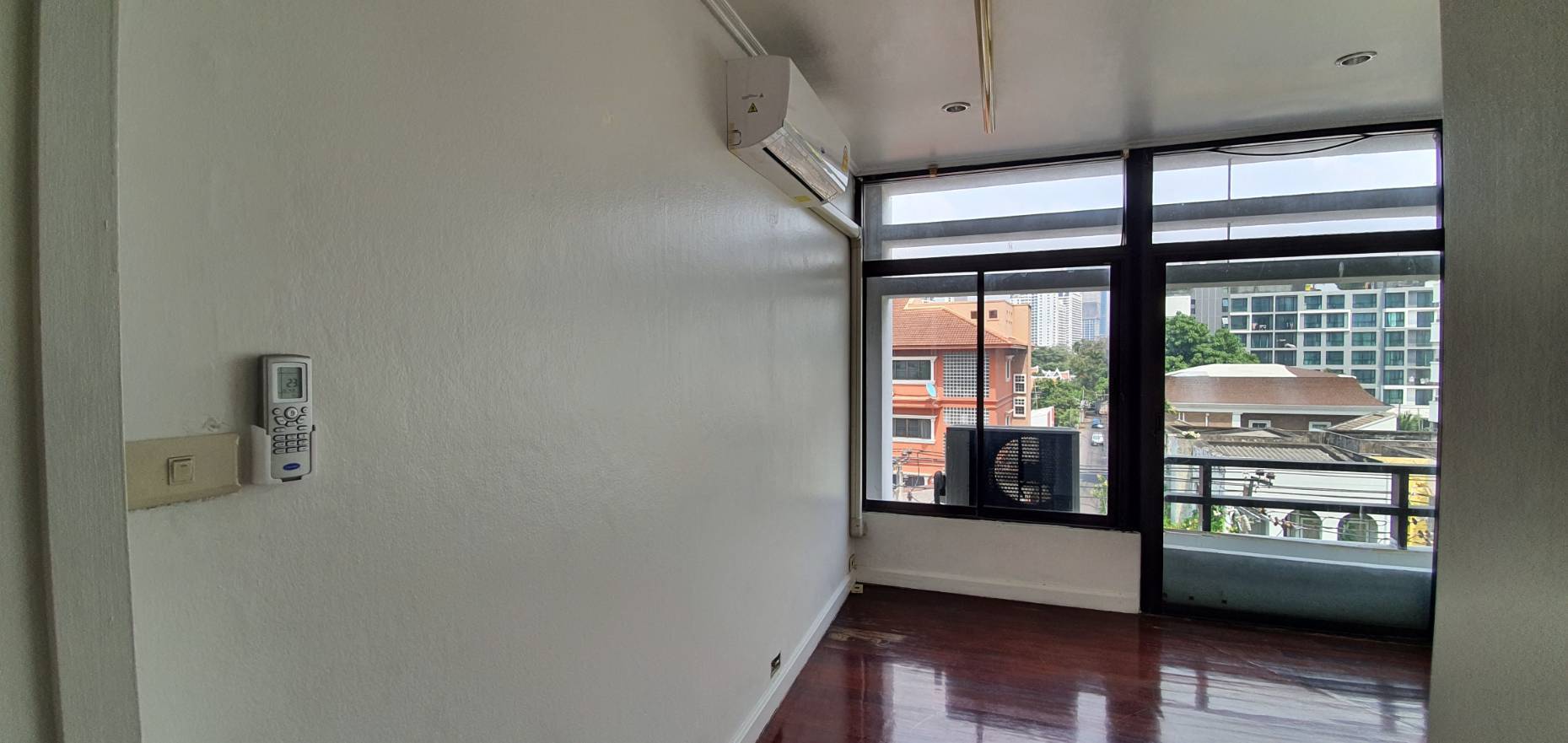 ให้เช่าตึกแถวใกล้ BTS พร้อมพงษ์ ติดกับ Fuji/UFM supermarket