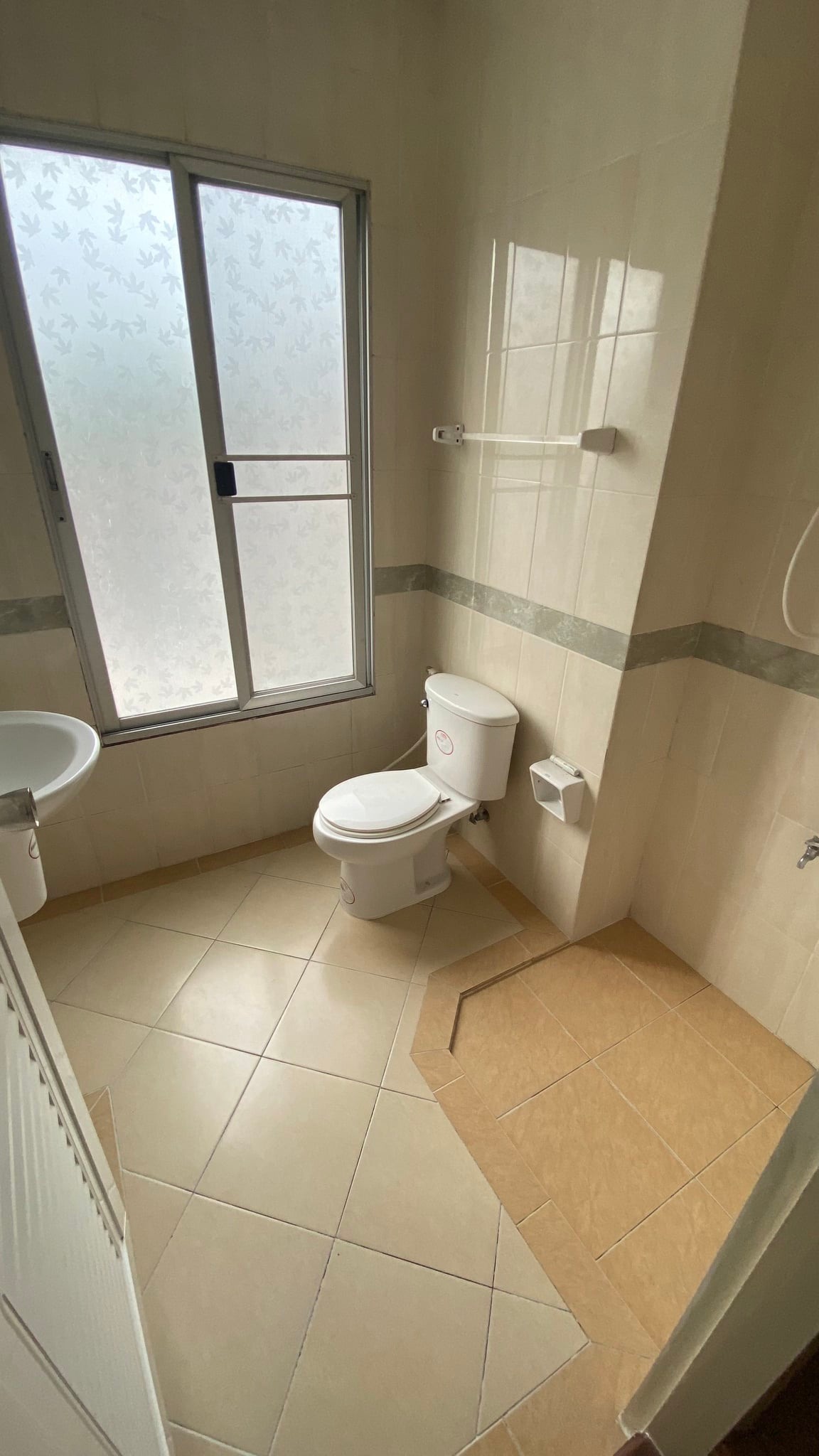 ขาย / ให้เช่า ทาวน์โฮม ,โฮมออฟฟิศ 3 ชั้น โครงการ Baan Klang Muang The Royal Monaco Srinakarin-Pattanakarn