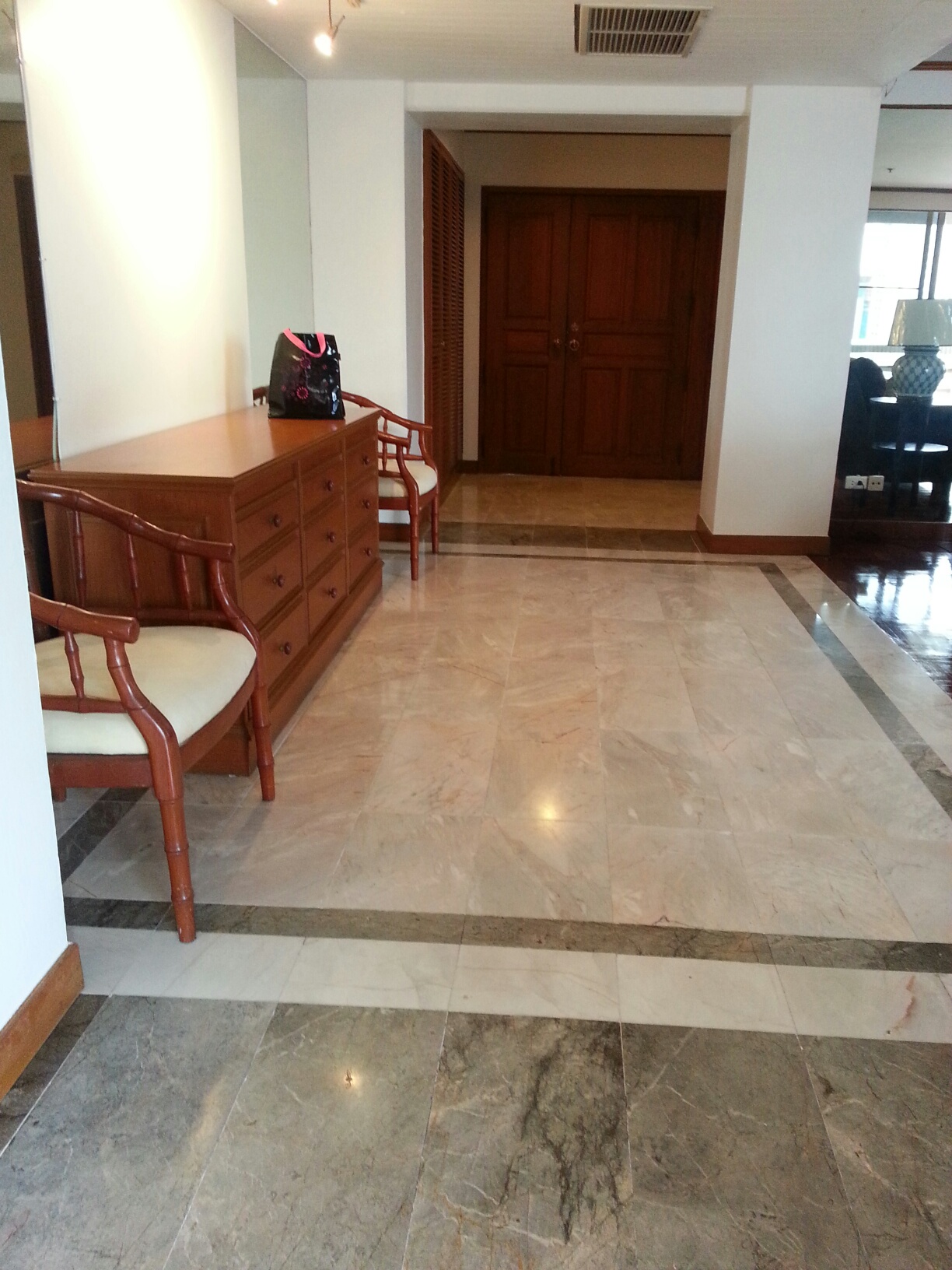 ให้เช่าคอนโด พร้อมสุข คอนโดมิเนียม สุขุมวิท 26 ห้อง 4 ห้องนอน 4 ห้องน้ำ ชั้น 12 พื้นที่ 320 ตร.ม ราคา 85,000 บาท ต่อเดือน