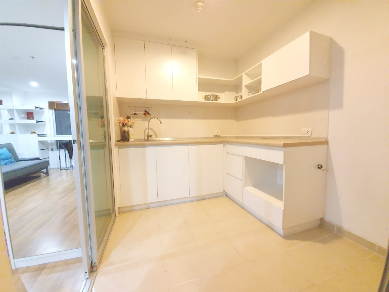 ขายคอนโด Lumpini Place Suksawat - Rama 2 ลุมพินี เพลส สุขสวัสดิ์ - พระราม 2 ห้องใหญ่ 1 ห้องนอน 1 ห้องน้ำ ขนาด 41 ตรม. ห้องมุม มีทั้งหมด 35 ชั้น