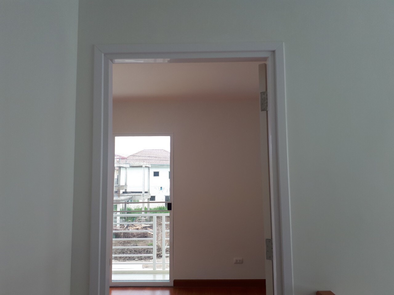 ให้เช่าบ้านแฝด หมู่บ้าน ลลิล กรีนวิลล์ วงแหวน – อ่อนนุช – สุวรรณภูมิ มือ 1 เนื้อที่ 60 ตารางวา พื้นที่ใช้สอย 140 ตารางเมตร 3 ห้องนอน 2 ห้องน้ำ