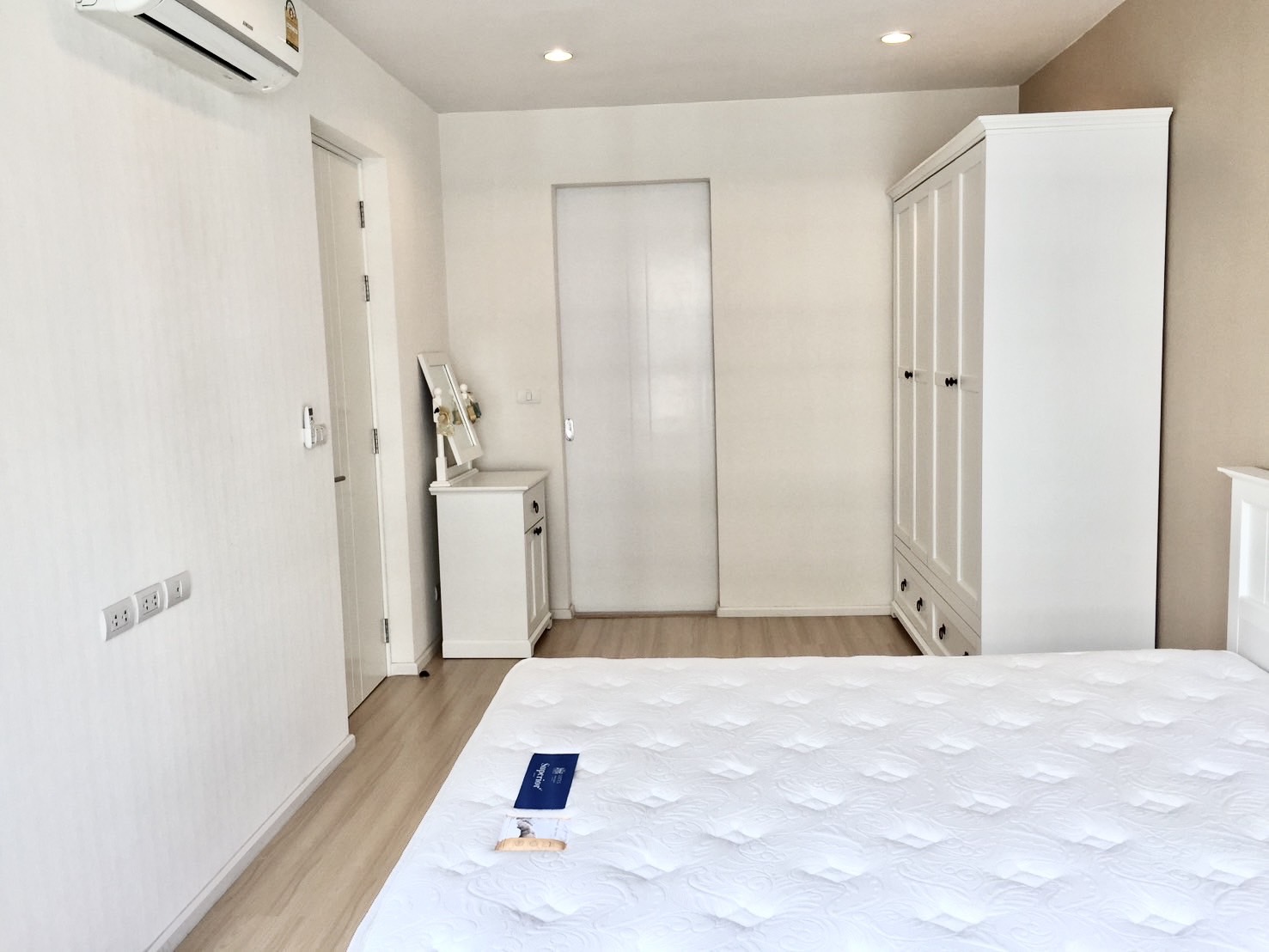 🔥 โอกาสดี! ขายห้อง โครงการ Happy Condo ลาดพร้าว 101 (Happy Condo Ladprao 101) แต่งใหม่ทั้งห้อง เฟอร์ครบ พร้อมอยู่ทันที หรือจะซื้อพร้อมผู้เช่าก็ได้! 🔥