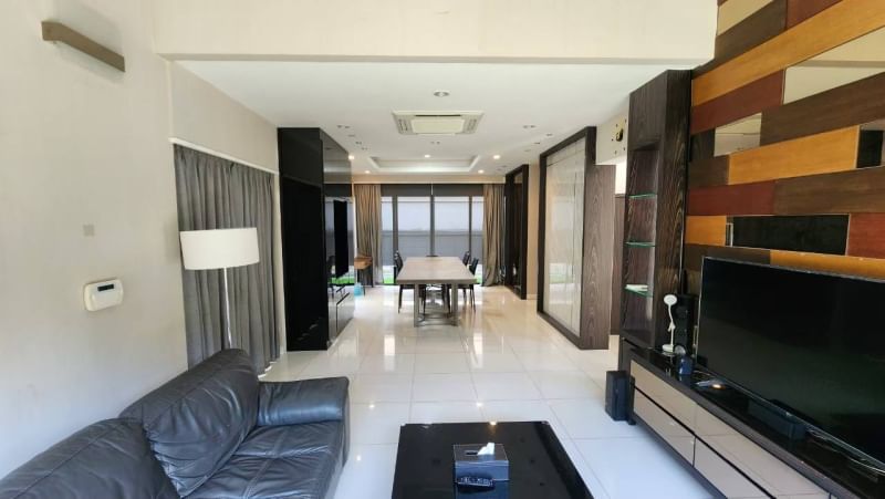 ให้เช่า บ้านเดี่ยว 3 ชั้นหรู ใหญ่ หมู่บ้าน ลุมพินี สวนหลวงร 9 ซอยเฉลิมพระเกียรติ 40/1 หนองบอน ประเวศ กรุงเทพ ห้องนอนใหญ่มาก