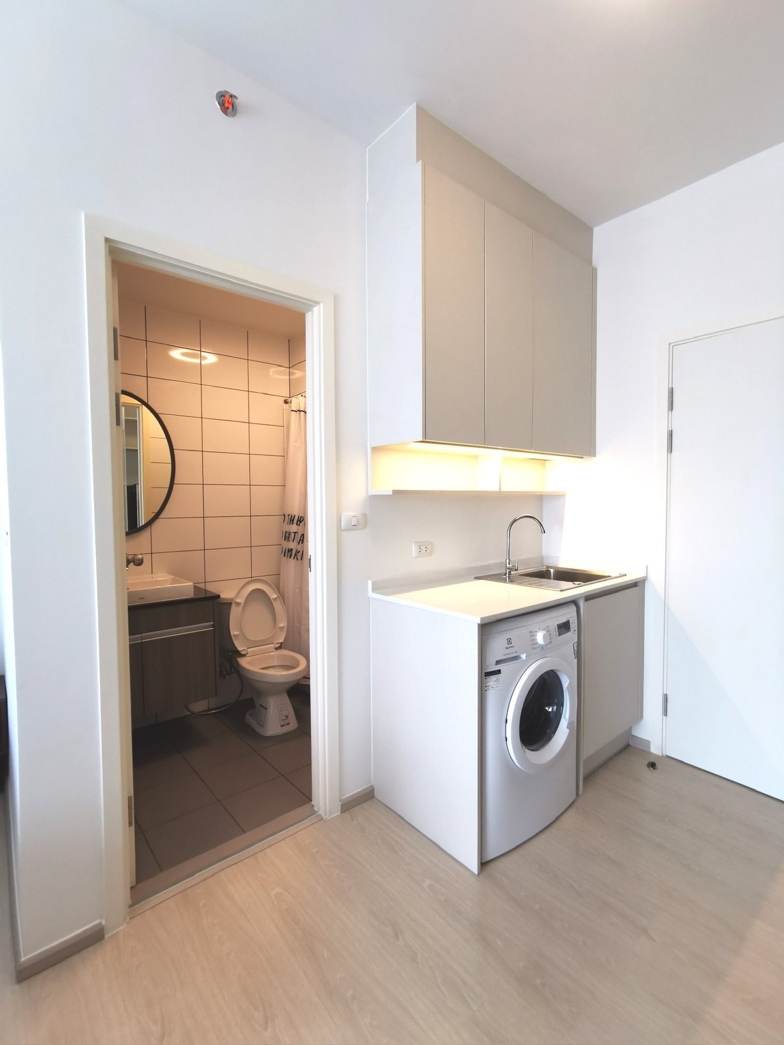 ให้เช่าคอนโดห้องสวย Chapter One Eco รัชดา–ห้วยขวาง พร้อมอยู่ทันที! | รีโนเวทใหม่ทั้งห้อง! วิวโล่ง ทิศใต้ รับลมสบาย