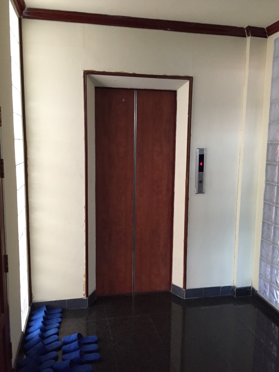 อาคารพาณิชย์ 7 ชั้น ให้เช่า 200,000 บาทต่อเดือน ตรงข้าม สาทร ซอย 1 ติดกับ โซฟิเทล โฮสเทล พื้นที่บนพื้นดิน 36 ตร.ว