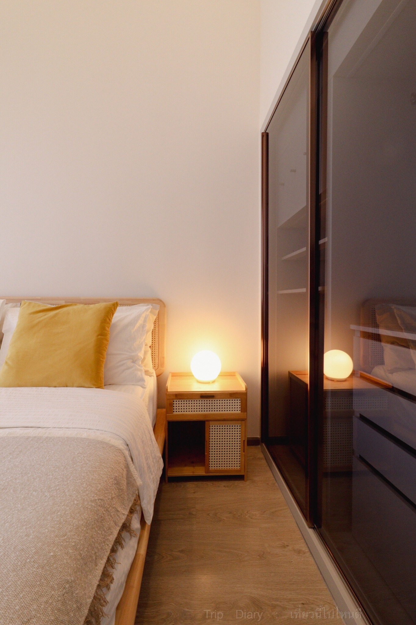 ✨ ให้เช่าคอนโดใหม่ SOHO Bangkok Ratchada (โซโห แบงค็อก รัชดา) 📍 ใกล้ MRT ห้วยขวางเพียง 200 เมตร | ห้องใหม่ สไตล์มูจิ | Duo Space 2 ชั้น เพดานสูง 4 เมตร วิวสวย ชั้น 18!