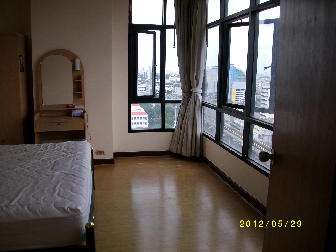 ให้เช่า คอนโด พญาไท เพลส (PhayaThai Place) ห้องนอน (1BR) ห้องหัวมุม ราคา 18000 / เดือน ชั้น 16 พื้นที่ 50 ตร.ม