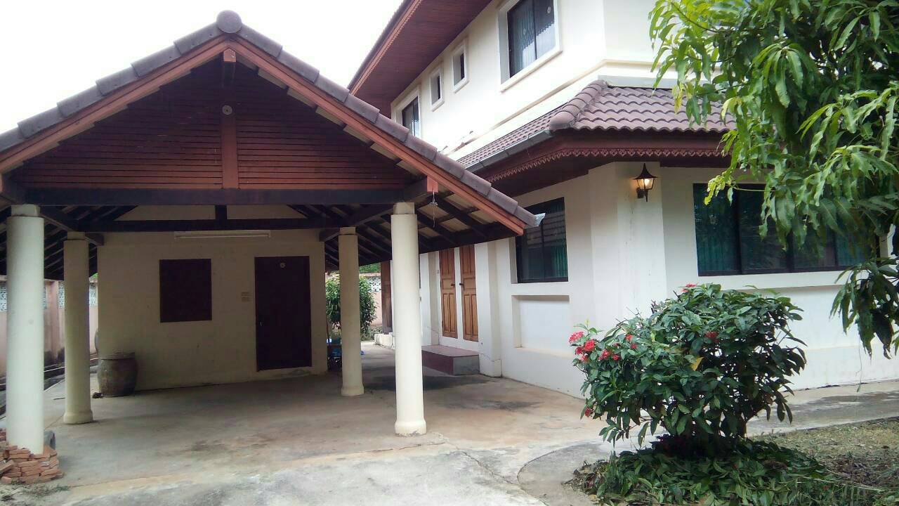 ขายบ้านพักต่างอากาศที่จังหวัดเพชรบุรีแก่งกระจาน เนื้อที่ 198 ตารางวา 4 ห้องนอน 3