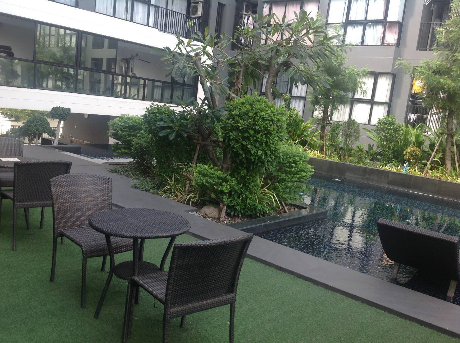 ขายคอนโด The Green Condo 3 เดอะ กรีน คอนโด 3 เฟส : 3 ชั้น: 7 แบบ 1 ห้องนอน 1 ห้องน้ำ 1 ห้องนั่งเล่นและ 1 ห้องครัว ขนาด 31.5 ตารางเมตร