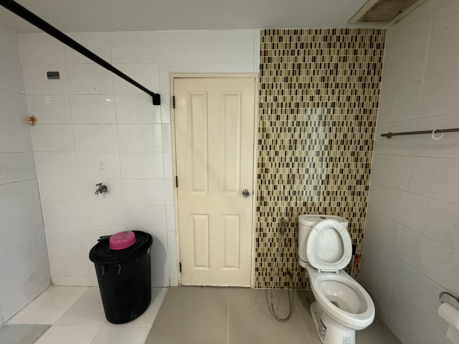 รหัสทรัพย์ 53645 ขายถูกพื้นที่ 62 ตร.ม. ราคา 2,100,000 บาท คอนโด The Trend ซอย คู้บอน 16/1 ถนนคู้บอน โครงการเดอะ เทรนด์ คอนโดทาวน์ (The Trend Condo town)