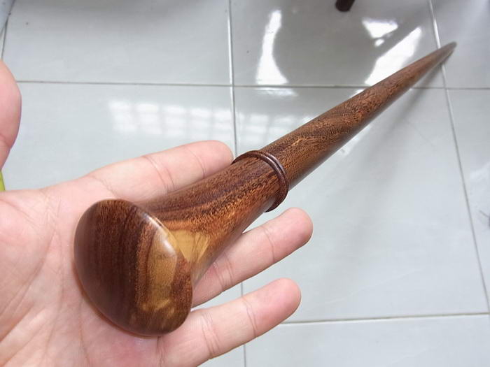 ไม้มงคลหายาก. ไม้ตะพด(ไม้แก่นมะขาม) ท่อนเดียวยาวตลอด ลายสวย ยาว 89.5ซม.