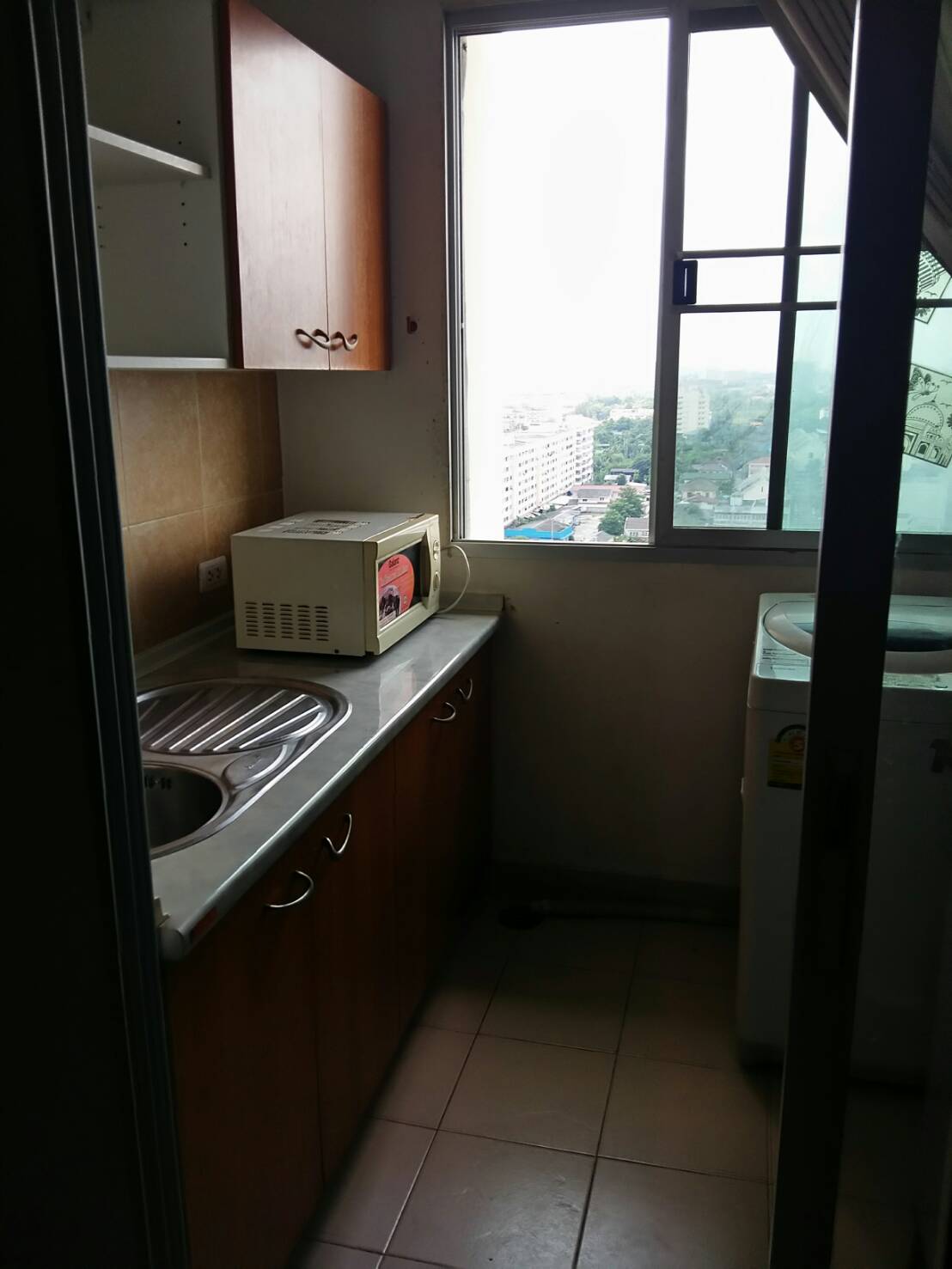 รหัสทรัพย์ 09595 ขาย / เช่าคอนโด ซิตี้โฮมรัตนาธิเบศร์ City Home Rattanathibet ติดถนนใหญ่ เฟอร์ฯ+ไฟฟ้า พร้อมอยู่ ขนาด : เนื้อที่ 31 ตรม. ตึก 2 ชั้น 15 ห้อง Studio