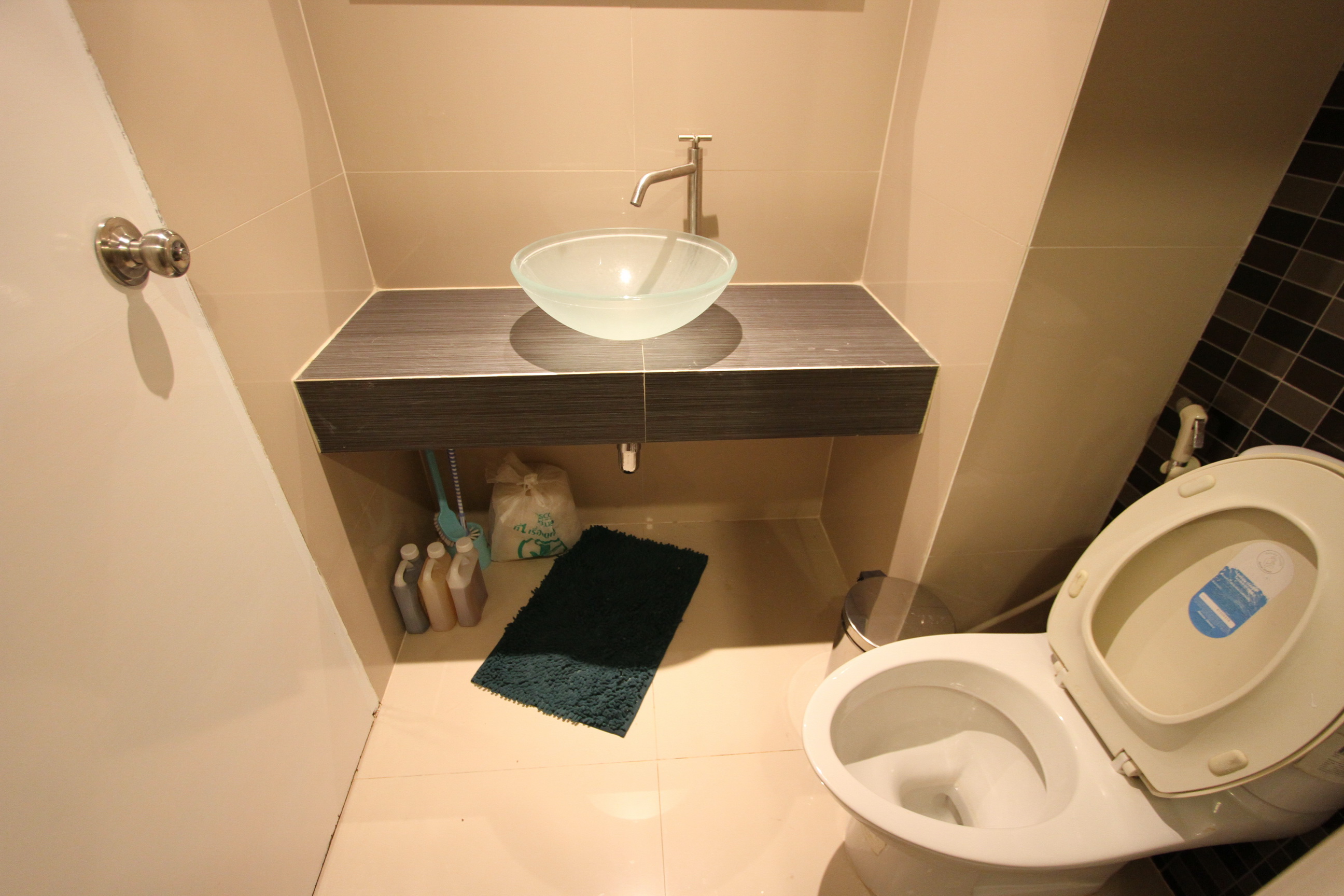 เช่าคอนโด JW Boulevard Srivara (เจ ดับบลิว บูเลอวาร์ด ศรีวรา) 1 ห้องนอน 1 ห้องน้ำ 1 ครัวเปิด