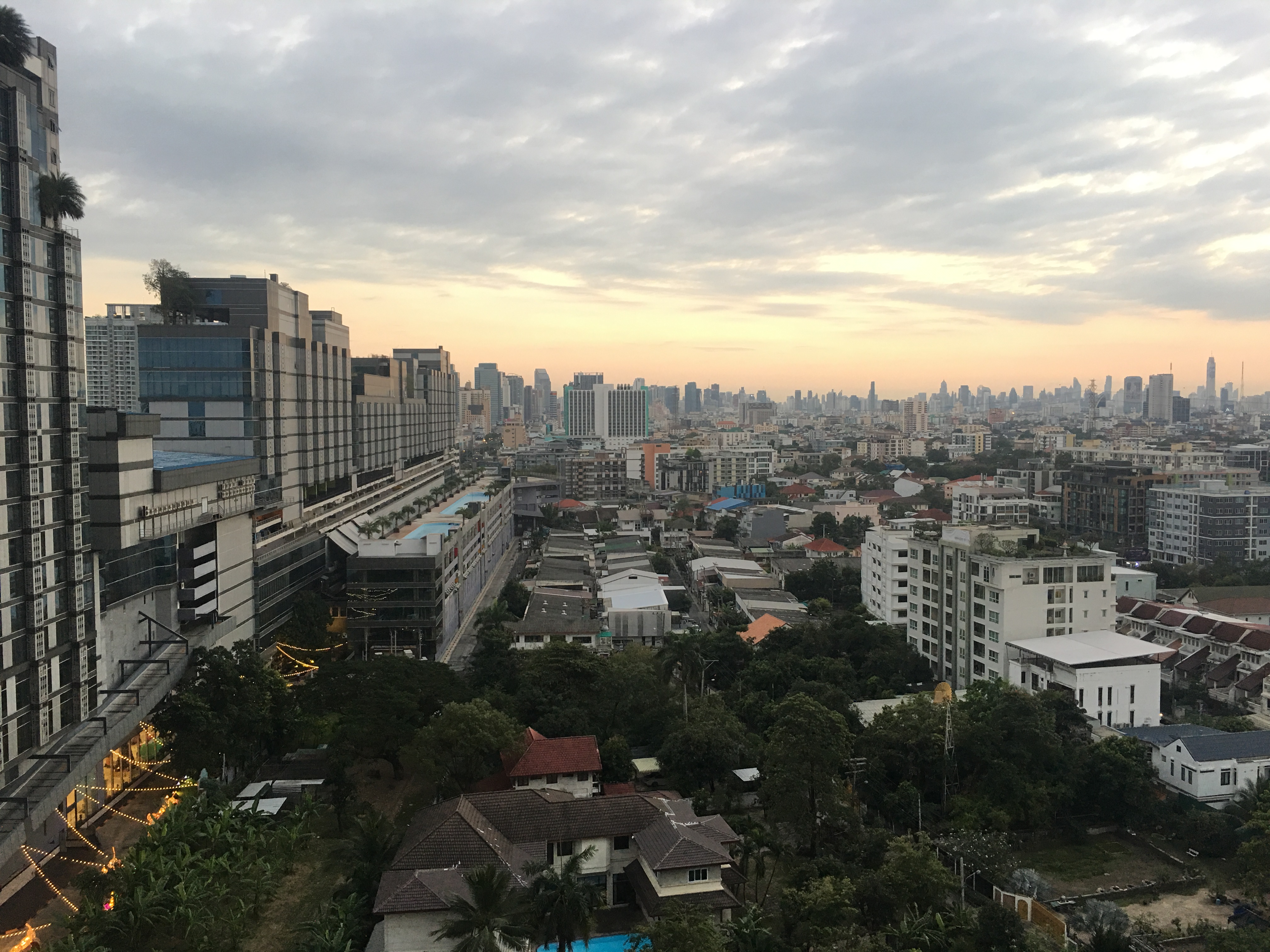 ให้เช่าคอนโด Whizdom Avenue Ratchada - Ladprao ( วิซดอม อเวนิว รัชดา – ลาดพร้าว ) 1 ห้องนอน