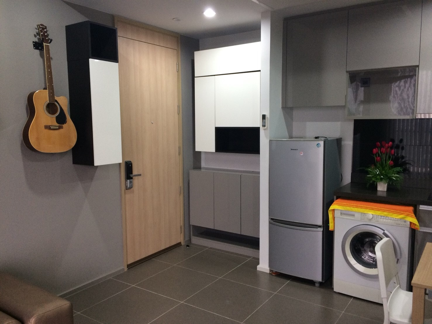 ให้เช่าคอนโด M Ladprao (เอ็ม ลาดพร้าว) 1 ห้องนอน 1 ห้องน้ำ ขนาด 26 ตรม ชั้น 26 ประตูห้อง Digital door lock