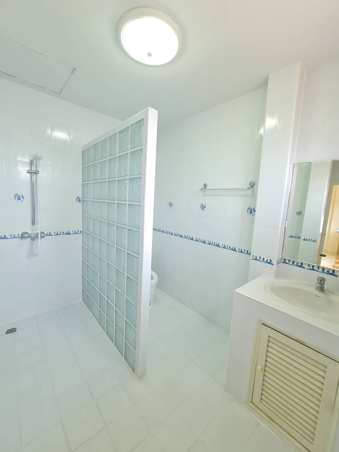 🏡 ขายบ้านเดี่ยวหลังใหญ่ วิวภูเขาล้อมรอบ หมู่บ้านพบโชคการ์เด้นฮิล (Phobchok Garden Hill) บางเสร่ – สัตหีบ