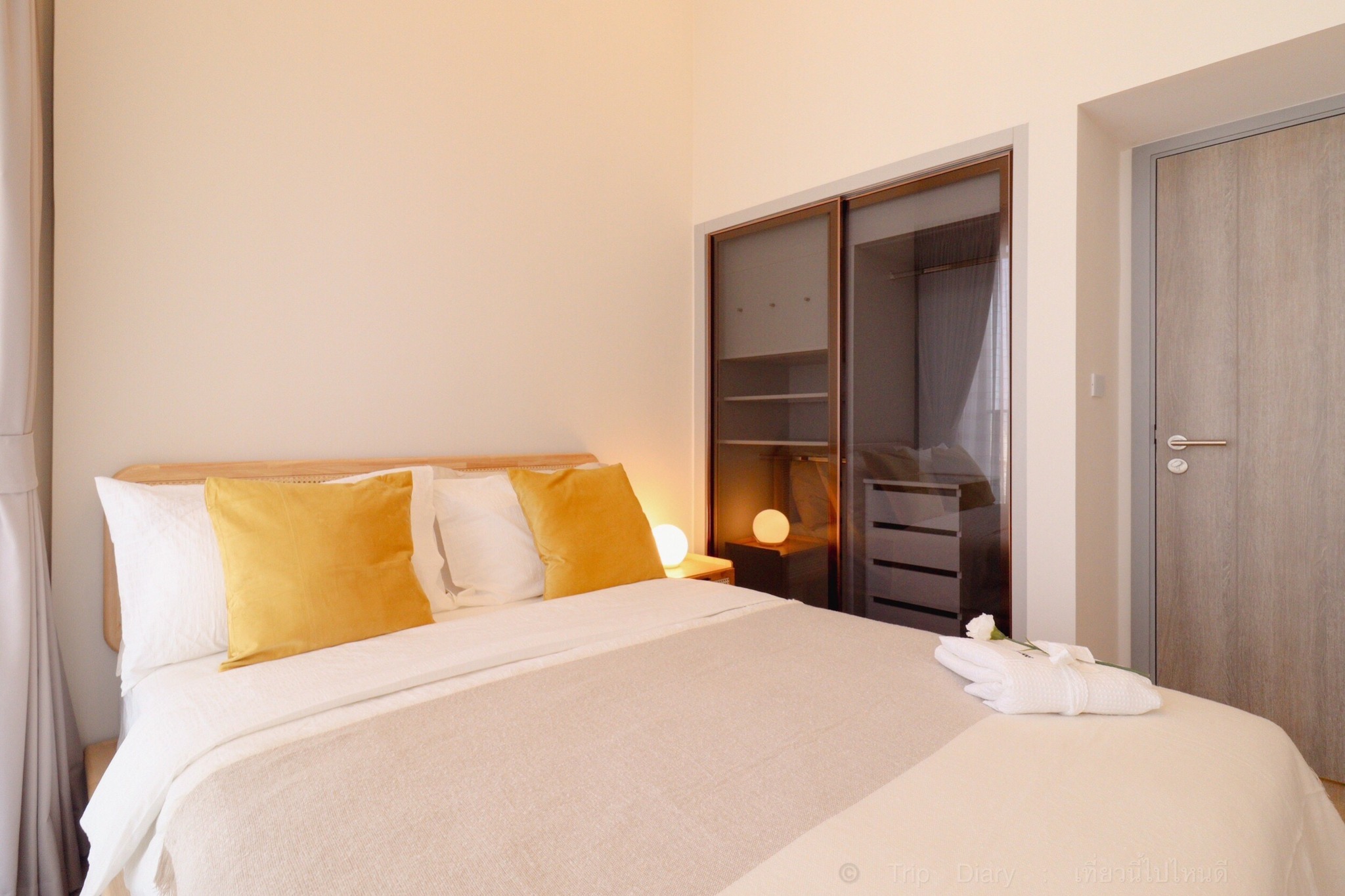 ✨ ให้เช่าคอนโดใหม่ SOHO Bangkok Ratchada (โซโห แบงค็อก รัชดา) 📍 ใกล้ MRT ห้วยขวางเพียง 200 เมตร | ห้องใหม่ สไตล์มูจิ | Duo Space 2 ชั้น เพดานสูง 4 เมตร วิวสวย ชั้น 18!