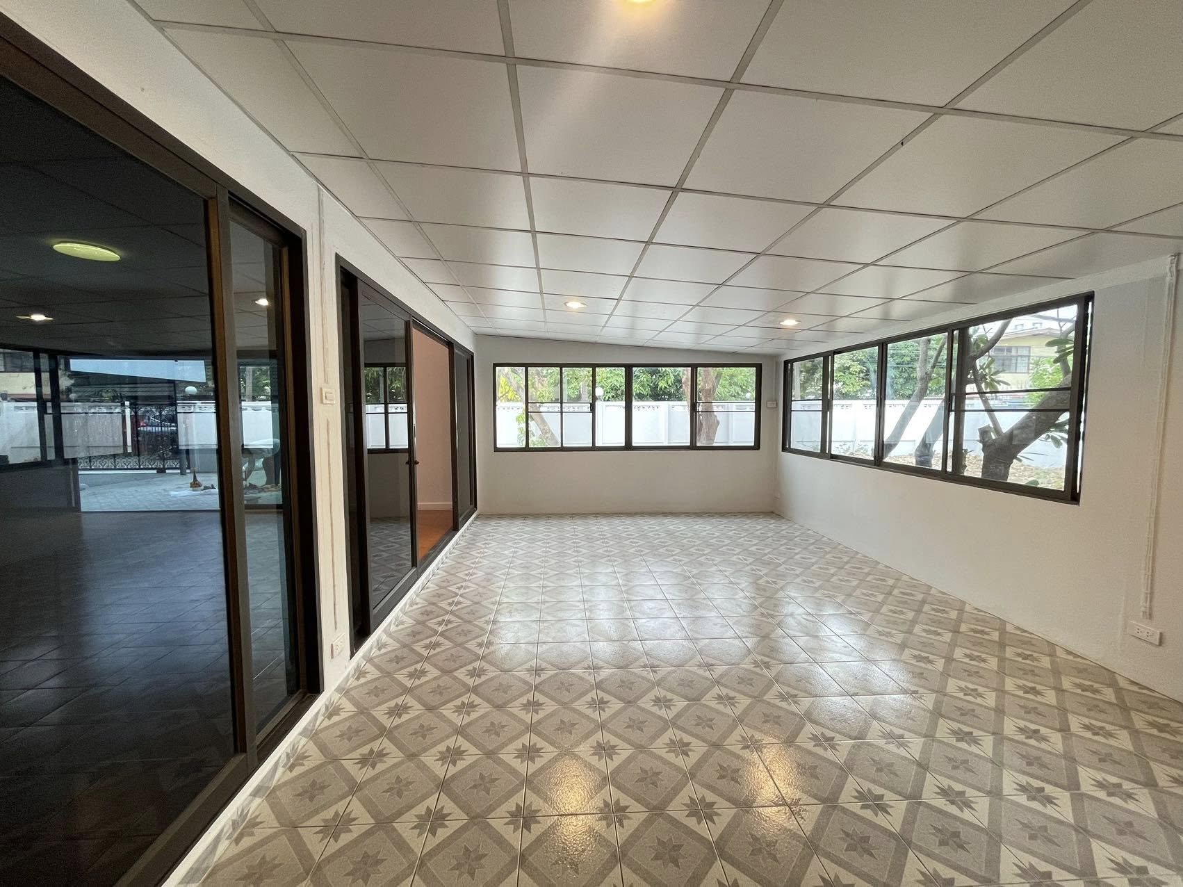 ให้เช่าบ้านเดี่ยว รัชดาภิเษก ซอย 19 / For Rent Single House Ratchadaphisek Soi 19 (English below)