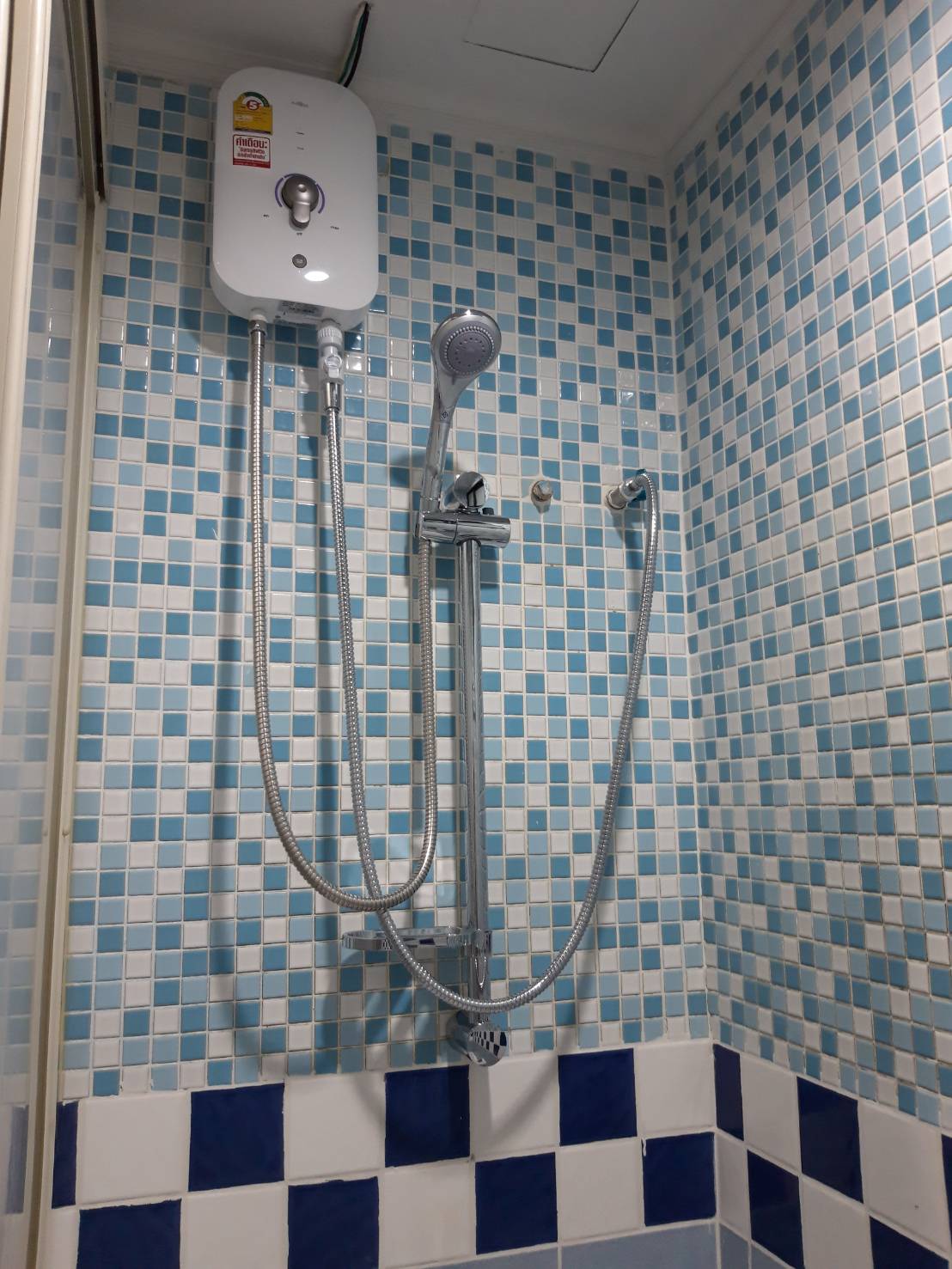 ให้เช่าคอนโด Lumpini Place Narathiwas (ลุมพินี เพลส นราธิวาสราชนครินทร์ ) ตรงข้ามโรงเบียร์ตะวันแดง