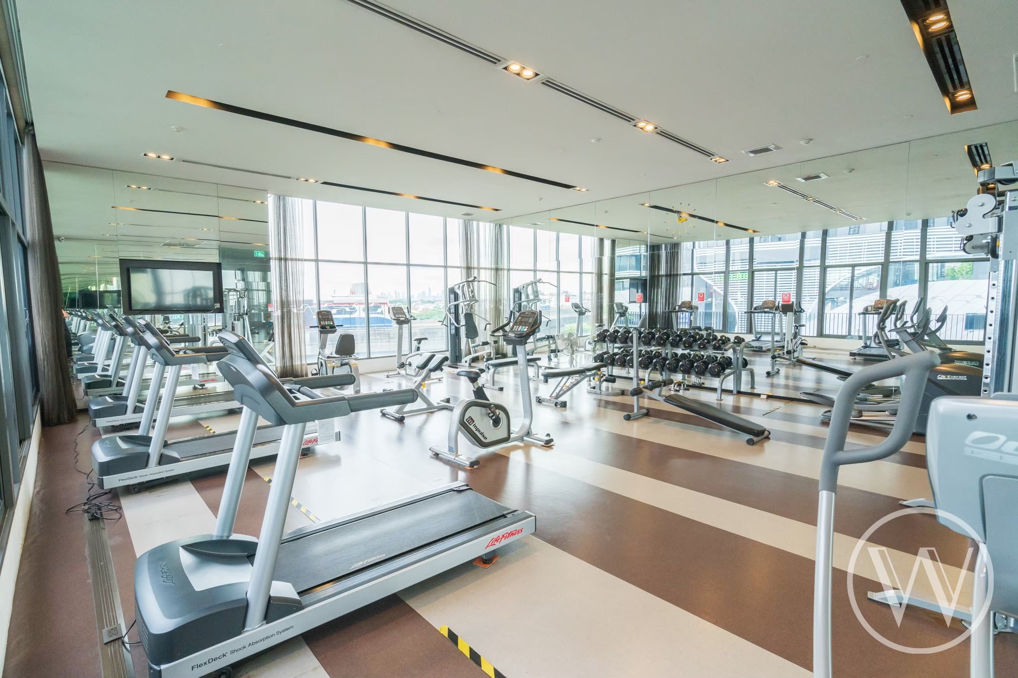 ขายคอนโดหรูติด BTS บางนา IDEO MOBI Sukhumvit Eastgate ไอดีโอ โมบิ สุขุมวิท อีสท์เกต ห้องสตูดิโอขนาด 22 ตร.ม. ชั้น 11 วิวสระว่ายน้ำ