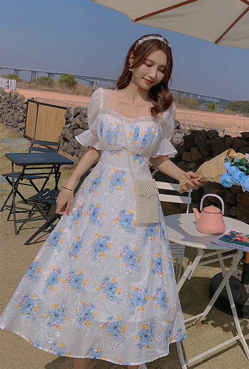 Palglg : พรีออเดอร์ เดรสยาวแฟชั่นสไตล์เกาหลีแขนสั้น สีขาวลายดอกไม้ฟ้า มีสายยาวผูกโบว์ด้านหลังหวานๆ แบรนด์แท้