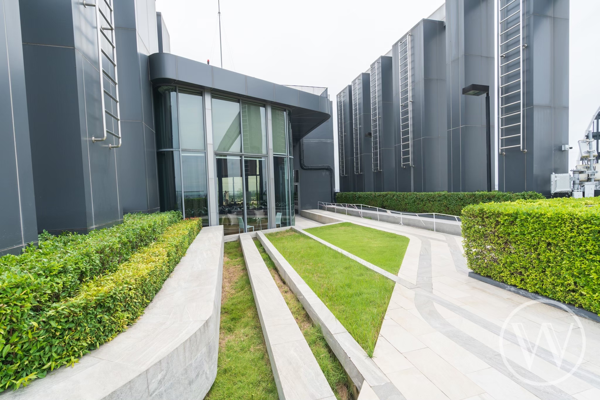 ขายคอนโดหรูติด BTS บางนา IDEO MOBI Sukhumvit Eastgate ไอดีโอ โมบิ สุขุมวิท อีสท์เกต ห้องสตูดิโอขนาด 22 ตร.ม. ชั้น 11 วิวสระว่ายน้ำ