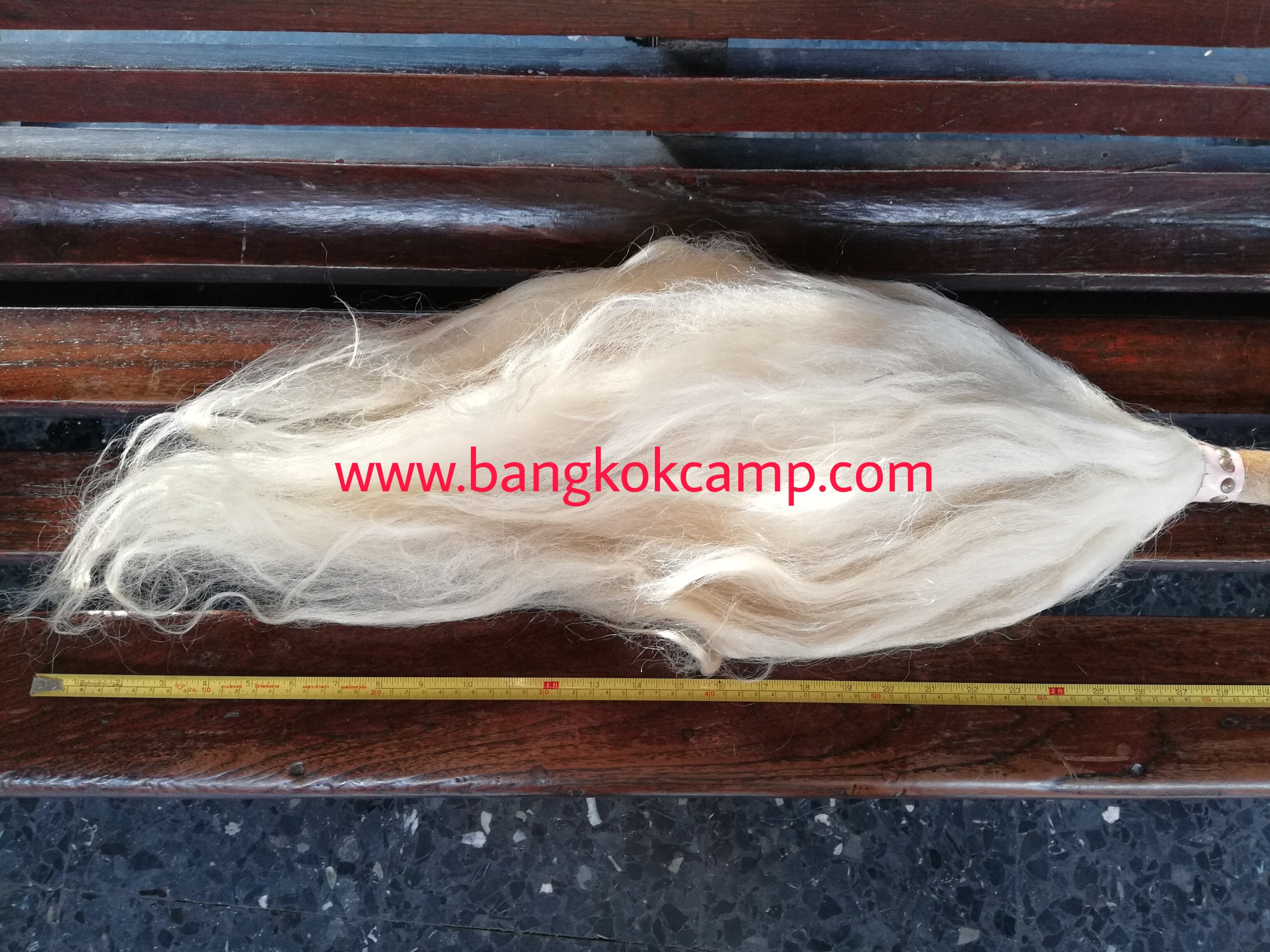 แส้ขนจามรีแท้ ด้ามหนัง​ ใหม่เก่าเก็บ ไม่ผ่านการใช้ (1) ขนสีขาว หายาก