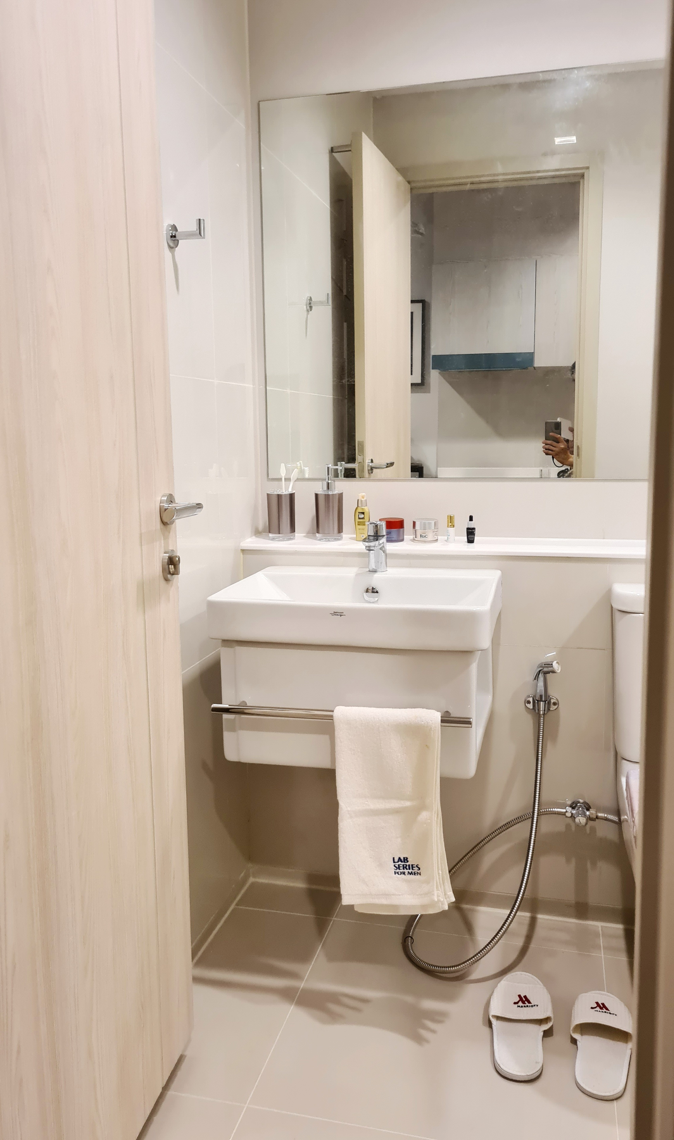 ขาย / เช่า Life One Wireless (ไลฟ์ วัน ไวร์เลส) แยกเพลินจิต ห้อง#A19B19 ห้องขนาด 28.29 ตรม. ชั้น 19 สตูดิโอ วิวสุดยอด