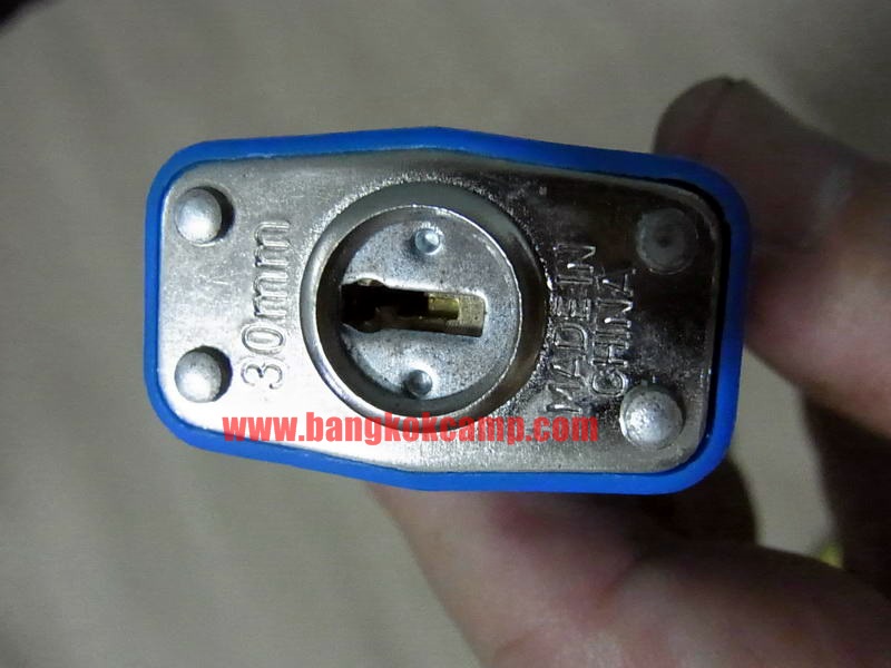 กุญแจล๊อคปืน สีน้ำเงิน ใหม่เก่าเก็บ