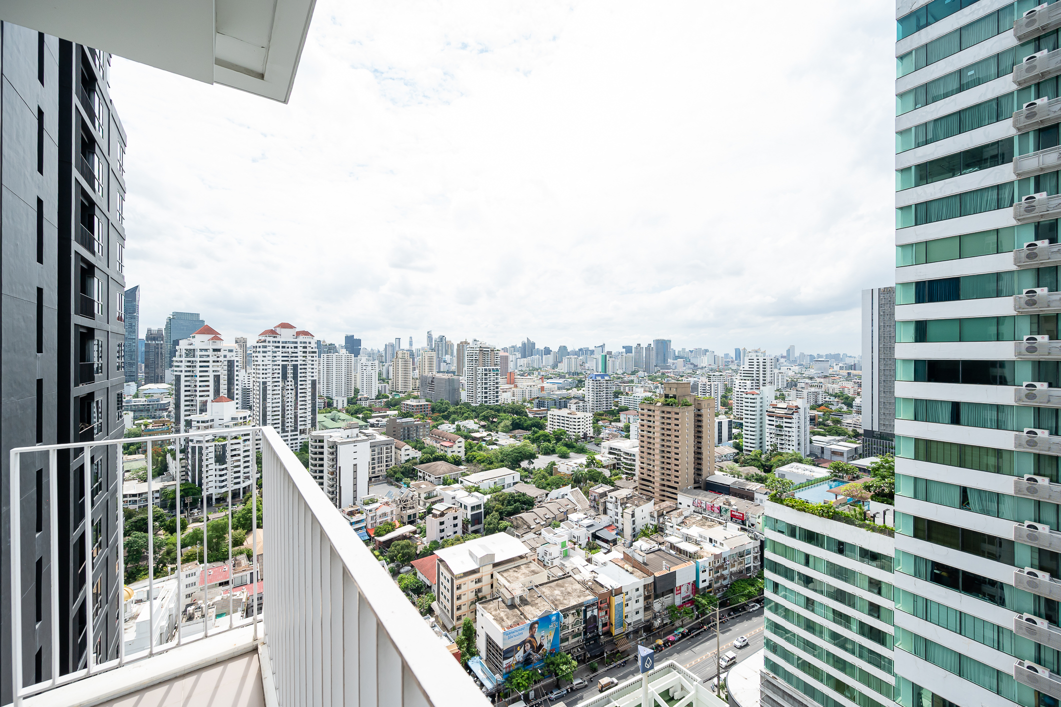 ให้เช่าคอนโด HQ by Sansiri (เฮช คิว บาย แสนสิริ) มีทั้งแบบ 1-2 ห้องนอน ห้องใหม่ยังไม่เคยพัก