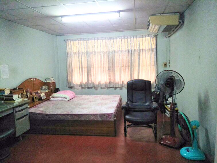 ขายตึกแถว 3 ชั้น ครึ่ง แนวรถไฟฟ้าสีน้ำเงิน อยู่ในซอย จรัญสนิทวงศ์ 41 ห่างจากปากซอยไม่เกิน 100 เมตร