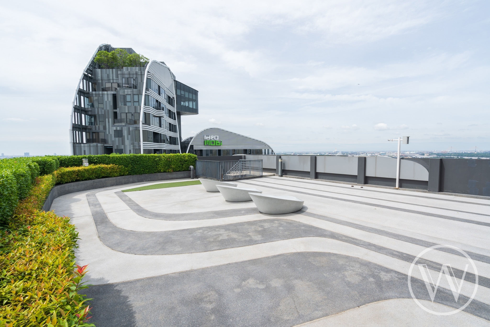 ขายคอนโดหรูติด BTS บางนา IDEO MOBI Sukhumvit Eastgate ไอดีโอ โมบิ สุขุมวิท อีสท์เกต ห้องสตูดิโอขนาด 22 ตร.ม. ชั้น 11 วิวสระว่ายน้ำ