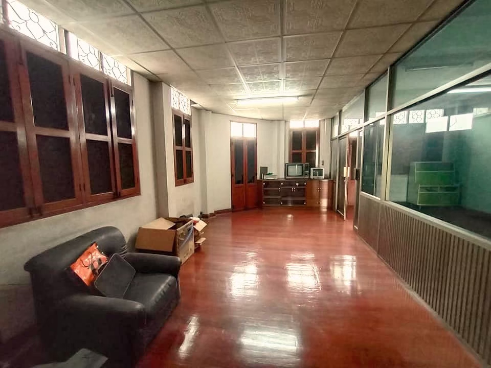 ให้เช่าอาคารพาณิชย์ย่านเจริญกรุง 54 -สาทร-บางรัก 4 คูหา (4 ชั้น) มีดาดฟ้า มีที่จอดรถ ติดถนนใหญ่ 70.1 ตรว. ( 1,320 ตรม )