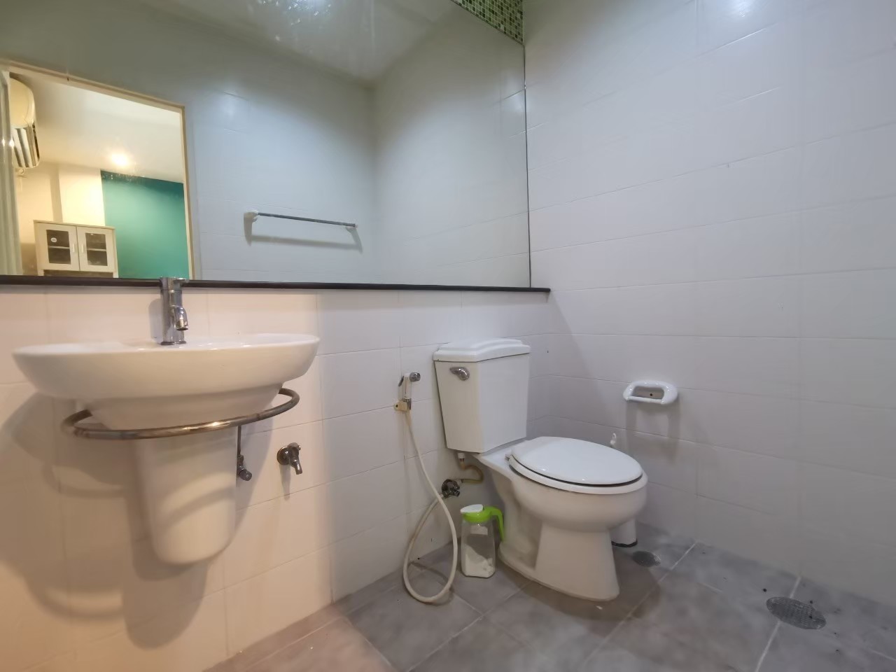 ขาย / เช่า ขายต่ำกว่าราคาตลาด** โฮมออฟฟิศ ทาวน์โฮม 3 ชั้น หมู่บ้าน The Metro Sathorn ใกล้ BTS วุฒากาศ