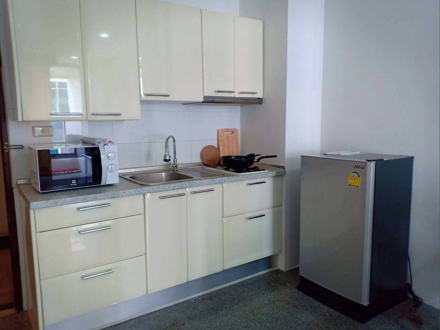 ให้เช่าคอนโด Sathorn House (สาธรเฮ้าส์) ติด BTS สุรศักดิ์ 2 ห้องนอน 1 ห้องน้ำ ชั้น 1 (R1) ห้อง 140/3 ขนาดพื้นที่ใช้สอย 56 ตรม.