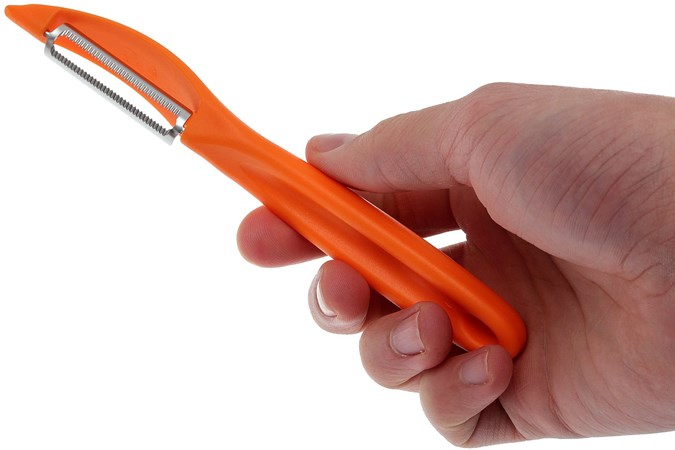 VICTORINOX UNIVERSAL PEELER ที่ปอกเปลือก....Made in Switzerland (7.6075.9) สีส้ม