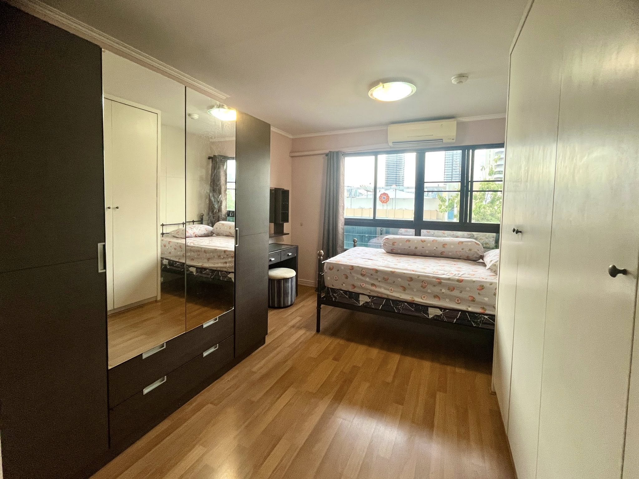 ð āđāļŦāđāđāļāđāļēāļāļāļāđāļ āļĨāļļāļĄāļāļīāļāļĩ āđāļāļĨāļŠ āļāļĢāļ°āļĢāļēāļĄ 4 - āļŠāļēāļāļĢ (Lumpini Place Rama 4 - Sathorn) | 80 āļāļĢ.āļĄ. āđāļāļāļĨāļēāļāđāļĄāļ·āļāļ āļāļ§āđāļēāļāļāļ§āļēāļ āļāļĢāđāļāļĄāļāļĒāļđāđ ð